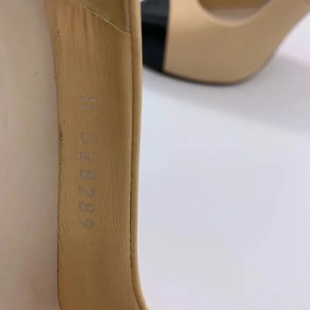 ✨ 3x HOST PICK🍸✨ Chanel Beige & Black Captoe Pumps_ AUTHENTIC✨